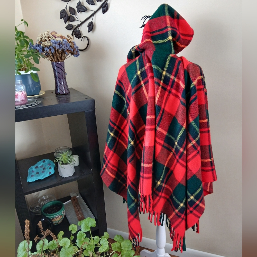 Vtg Country Place Red and Green Plaid Hooded Poncho - Picture 6 of 9